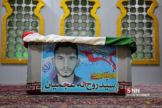 خندئ