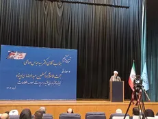 حقیقت را باید گفت، در نوشته‌ها، در مقالات، صداقت شرط نخست است و استقامت شرط دوم