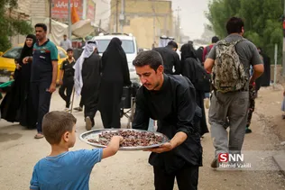 راهپیمایی عظیم زائران اربعین از نجف تا کربلا