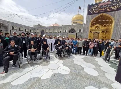 بازماندگان ناو شکن دنا به حرم مطهر امام رضا (ع) مشرف شدند