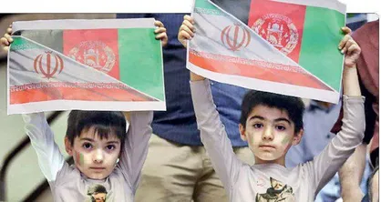 همدلی دانشجویان انقلابی با مردم &lrm;افغانستان در ورزشگاه تبریز / وقتی افغان&zwnj;ها شعار &laquo;یاشاسین آذریجان&raquo; سر دادند!