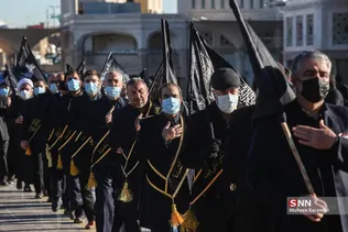 همزمان با سالروز شهادت حضرت فاطمه(س) از ساعت ۹ صبح دسته عزای خادمان و زائران حرم مطهر بانوی کرامت از مسجد امام حسن عسکری علیه السلام تا حرم مطهر حضرت معصومه سلام الله علیها برپا 