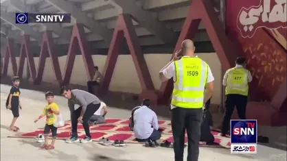 اقامه نماز توسط هواداران استقلال در ورزشگاه آل راشد دبی