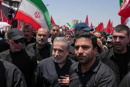 حضور سید عباس عراقچی وزیر امور خارجه در مراسم تشییع آقای شهید ایران