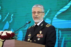 دریادار سیاری: ایران در مقابل تمام تجهیزات و فناوری‌های جهان ایستاد