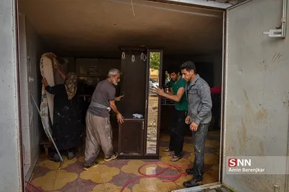 جهادگران دانشگاه آزاد زنجان برخی معابر لرستان را از سیلاب پاکسازی کردند/ شهرداری هنوز دست به کار نشده!