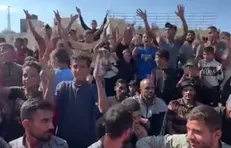 صحنه‌هایی از جشن و شادی مردم در خان‌یونس که در انتظار بازگشت اسیران آزادشده فلسطینی در چارچوب توافق تبادل اسرا هستند