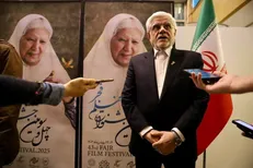 عارف: فیلم‌هایی با موضوع عملکرد دولت ساخته شود/ مردم باید وفاق را در عمل ما ببینند + فیلم