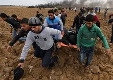 مجروحیت بیش از ۱۰۰ فلسطینی به ضرب گلوله صهیونیست‌ها