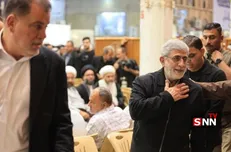حضور سردار قاآنی در مراسم ختم همسر آیت‌الله سیستانی