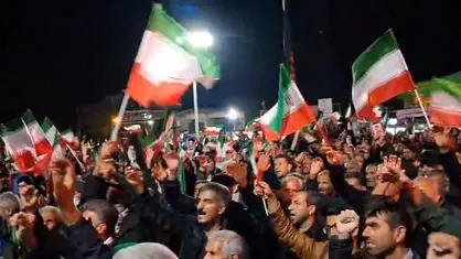 فیروزآباد در قلب حماسه؛ حضور حماسی مردم در میدان امام خمینی در حمایت از نیرو&zwnj;های مسلح جان فدا و غیور+ ویدیو