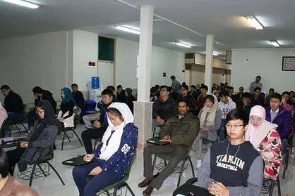 مشکل دانشجویان افغانی در دانشگاه خوارزمی بررسی شد/ اهداء بورس به دانشجو حافظ کل قرآن کریم