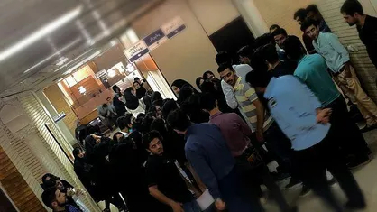 تجمع دانشجویان دندانپزشکی علوم پزشکی اهواز در اعتراض به کمبود فضای آموزشی
