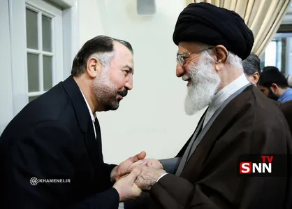 تصویر یکی از دیدارهای شهید سید فؤاد شکر با رهبر انقلاب