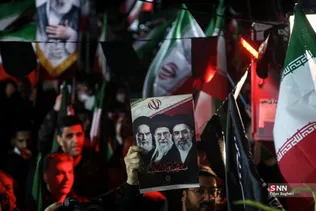 مراسم وداع با پیکر شهدای ناوشکن دنا در میدان تجریش تهران