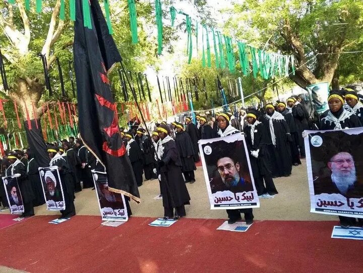 ببینید| تشییع نمادین پیکر رهبر شهید انقلاب اسلامی در نیجریه ببینید| تشییع نمادین پیکر رهبر شهید انقلاب اسلامی در نیجریه