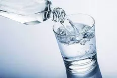نوشیدن آب به پیشگیری از نارسایی قلبی کمک می‌کند