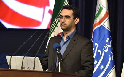 بازدید وزیر ارتباطات از غرفه دانشجو/ تقدیر آذری جهرمی از طنز دکتر سلام/ مداحی امیر عباسی در غرفه