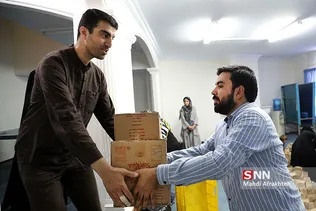 بسته بندی ارزاق برای مستمندان به مناسبت عید غدیر خم