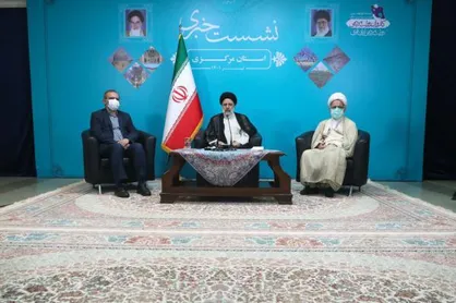 خداحافظی کارگران هپکو از رئیس جمهور با شعار &laquo;رئیسی دوستت داریم&raquo; / افتتاح بزرگترین کارخانه تولید پنل خورشیدی کشور در استان مرکزی