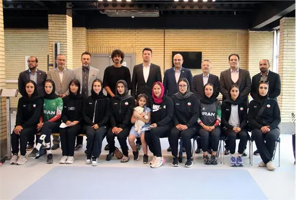 دیدار علی نژاد و جمعی از اعضای هیات اجرایی با تیم ملی رویینگ در مرکز معاینات پزشکی آکادمی