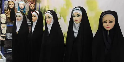 عرضه جدید&zwnj;ترین محصولات عفاف و حجاب و دوخت رایگان چادر در نمایشگاه قرآن