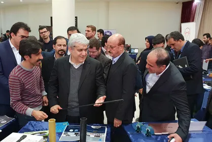 ستاری از مرکز فناوری و نوآوری سینتک دانشگاه آزاد قزوین بازدید کرد/ کسب درآمد ۳۵ میلیارد تومان در دو سال