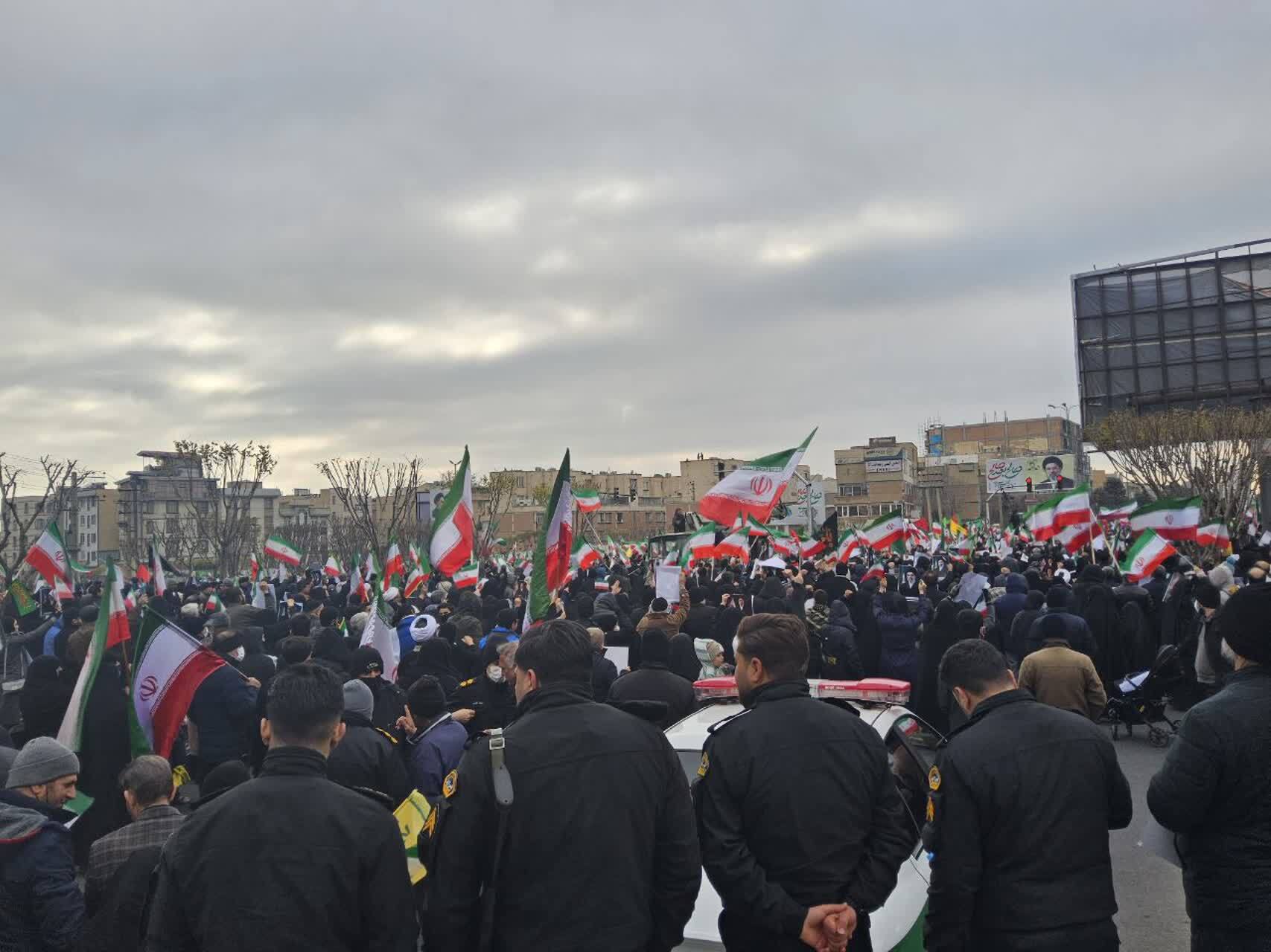 لبیک یا خامنه ای