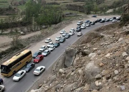 جاده چالوس یکطرفه و هراز به&zwnj;صورت مقطعی محدود شده است