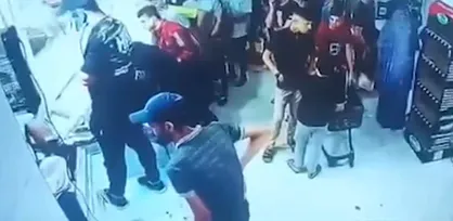 هدف قراردادن یک فروشگاه در غزه درحالیکه مردم در حال خرید بودند!