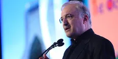 دیری نخواهد پایید که مردم با سلامتی کنار هم زندگی کنند/ لبخند رضایت بر لبان فرمانده مهربانمان خواهیم نشاند