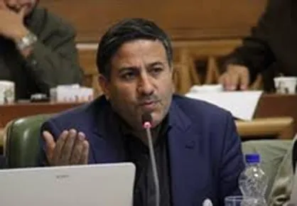 سالاری از اضافه شدن ۱۳ ساختار سازمانی جدید به شهرداری انتقاد کرد