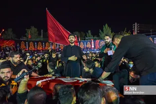 پیکر پاک و مطهر شهید مدافع حرم بی سر عبد الله اسکندری شامگاه جمعه چهاردهم مردادماه 1401 در جمع عزاداران حسینی کانون رهپویان وصال شیراز با حضور چشمگیر مردم قدرشناس شیراز تشییع شد.
