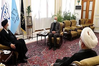 تأکید بر تسریع در اصلاح قانون اموال تملیکی و رفع مشکلات ملوانان در نشست سران قوا