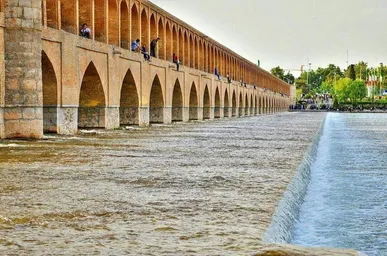 جریان آب زاینده‌رود طی ۲۴ ساعت آینده به اصفهان می‌رسد/ چه زمانی خشکی ۱۱ ماهه به پایان می رسد؟
