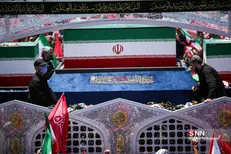 وداع مردم عراق با رهبر شهید انقلاب در نجف اشرف + فیلم