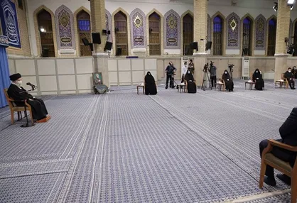 ترجمه آیه نصب شده در دیدار رهبر انقلاب با خانواده شهید سردار سلیمانی چه بود؟
