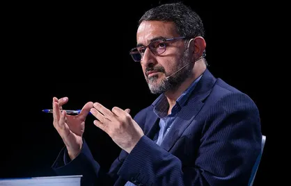 از نظر من، از حیث نظری، حکومتی و فردی، آقای قاسمیان اشتباه کرده است