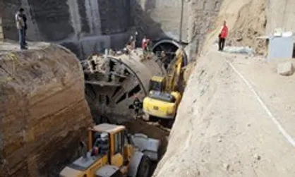 ریزش چاه در ورودی ایستگاه متروی قم بدون تلفات جانی