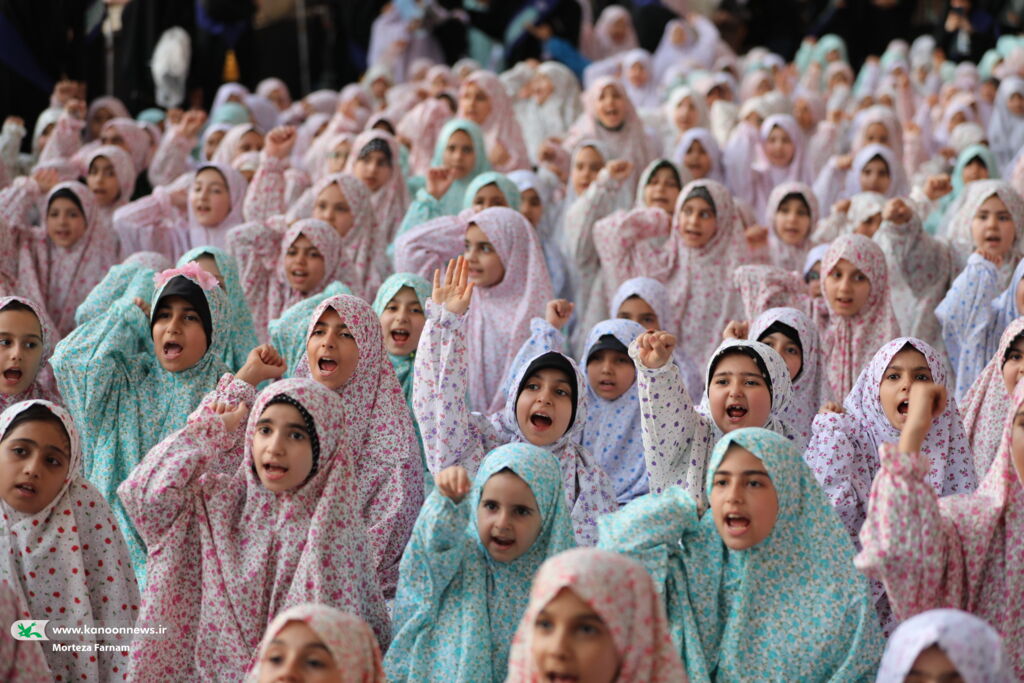 نماز فرشتهها به یاد امام شهید در مصلی امام خمینی (ره) نماز فرشتهها به یاد امام شهید در مصلی امام خمینی (ره)