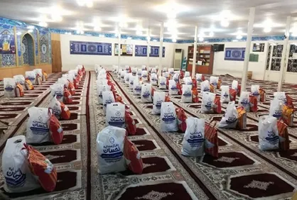 جهادگران دانشگاه جندى شاپور دزفول ٨٠ بسته مواد غذایى در مناطق محروم توزیع مى&zwnj;کنند