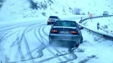 آخرین وضعیت محورهای مواصلاتی کشور/ یخ زدگی و تردد با زنجیر چرخ در جاده‌های گلستان