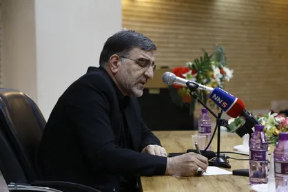 امیرآبادی فراهانی: با افزایش سن بازنشستگی به دلایل متعدد مخالفم/ یکی از نمایندگان رای من را عوض کرد!