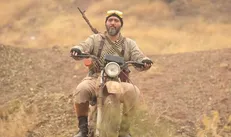 کامبیز دیرباز: امیدوارم سینما به قهرمان‌سازی برگردد / نقش شهید زرین را روی هوا زدم
