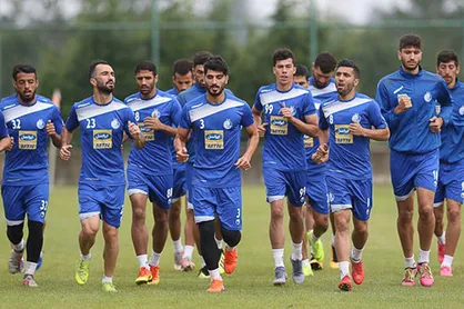 بازگشت مهاجم استقلال به تمرینات گروهی