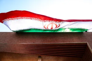اهتزاز پرچم جمهوری اسلامی ایران در دانشگاه صنعتی شریف