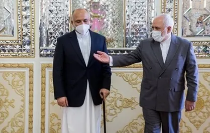 تبریک ظریف به همتای افغانستانی/ تاکید اتمر بر عزم کابل برای ارتقای مناسبات با ایران