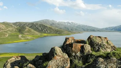 تالاب نئور اردبیل سنددار می‌شود