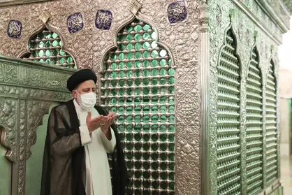 حضور رئیس جمهور در حرم مطهر شاهچراغ