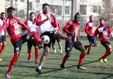 ۲۱ بازیکن پرسپولیس برای دیدار با صنعت نفت آبادان به اردو رفتند